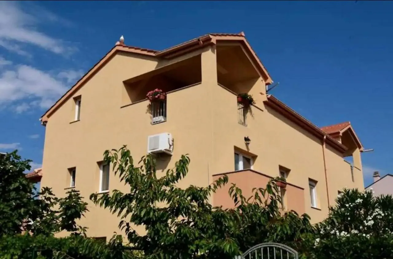 Enjoy In Zadar At Peaceful 2Br Apartment