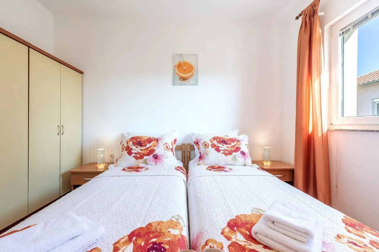 Enjoy In Zadar At Peaceful 2Br Apartment